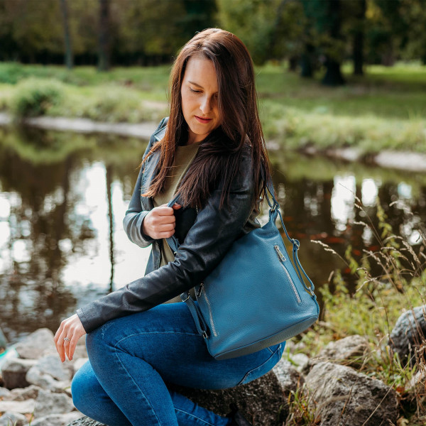 Dámska kožená batôžko kabelka Italia Maura - svetlo modrá